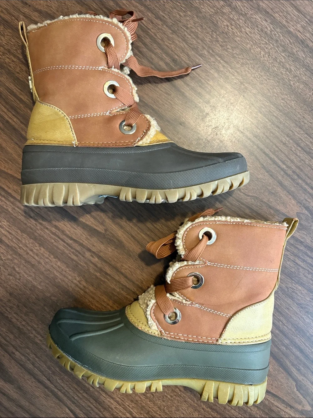 Tommy Hilfiger Size 7 Duck Boots Faux Shearling Lined Waterproof